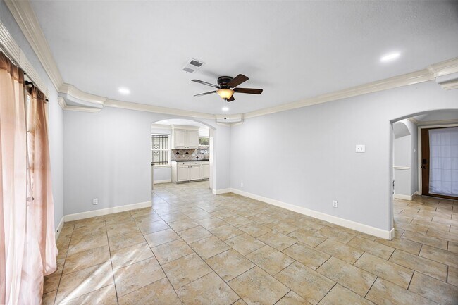Building Photo - 5303 Heatherbrook Dr