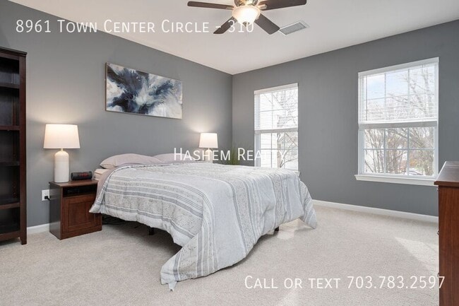 Building Photo - 8961 Town Center Cir
