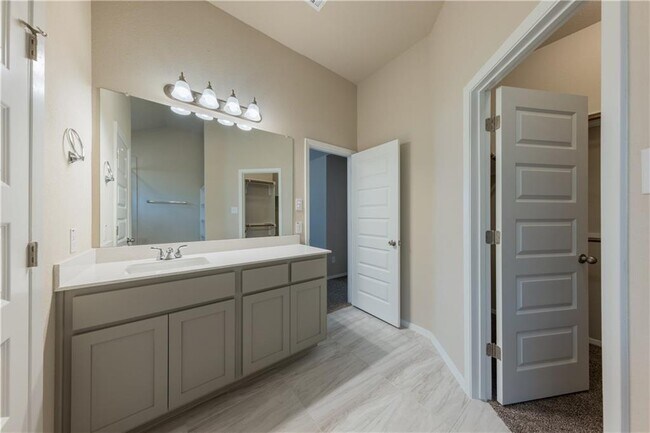 Building Photo - 5705 Respinto Dr
