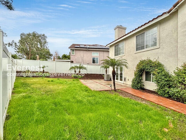 Building Photo - 9 Vía Espiritu