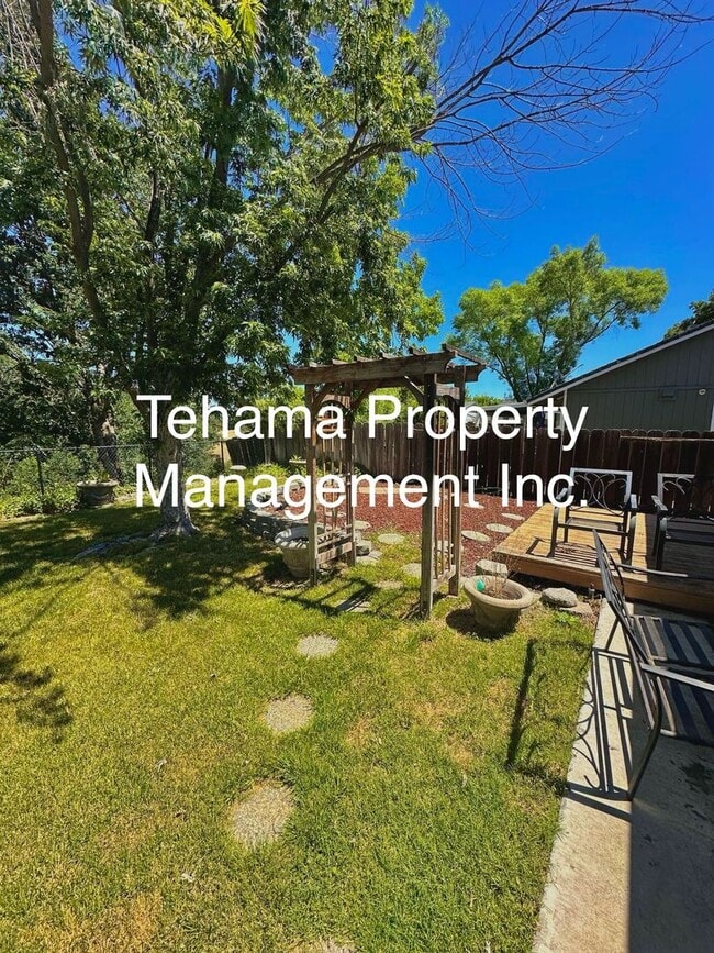 Building Photo - Charming 3 bedroom 2 bath home in the Coun...
