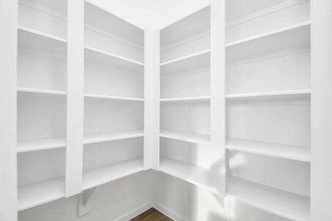 Building Photo - 934 Garden Path Dr