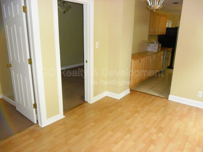 Building Photo - 1837 N Francisco Ave