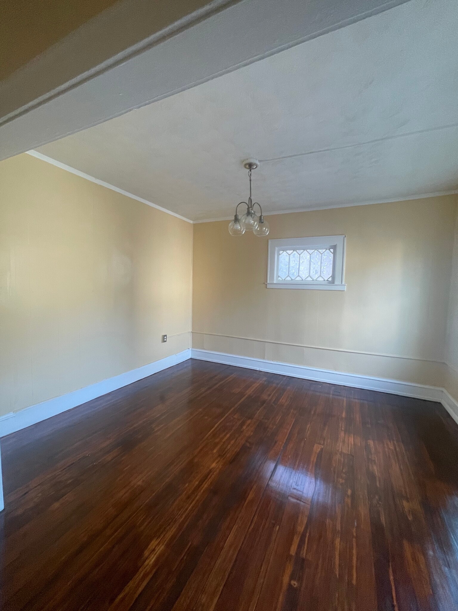 Living room - 117 Enfield St