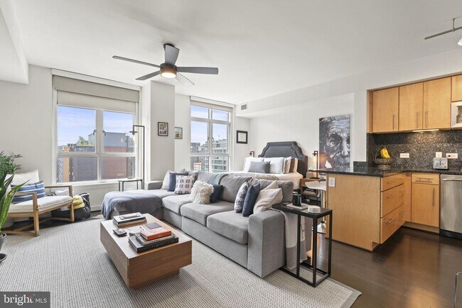 Primary Photo - 1025 1st St SE