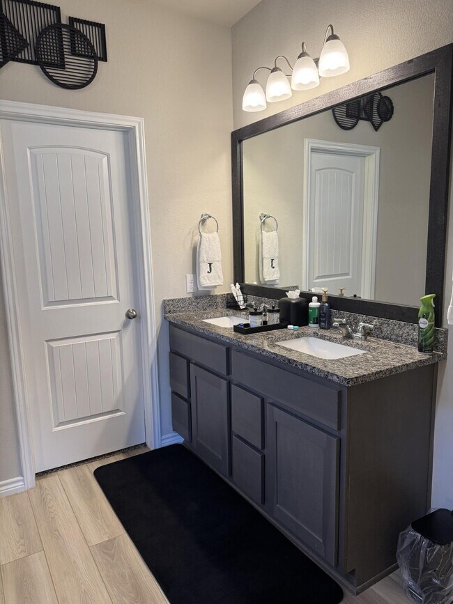 Building Photo - "Charming 3-Bed, 2-Bath Home in Bryan, TX!"