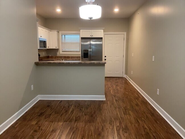 Building Photo - 145 Bruin Dr