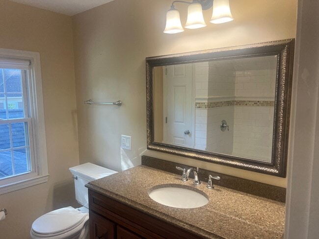 Building Photo - 645 Hi View Ct