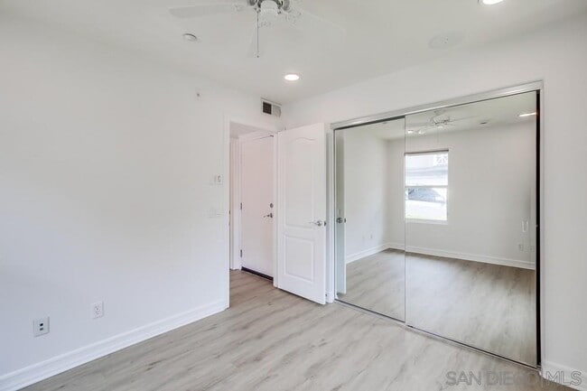 Building Photo - 2978 Beachwood Blf Wy