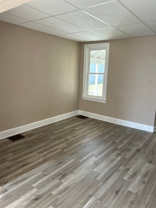 Building Photo - Stunning Home Located in Northeastern School District