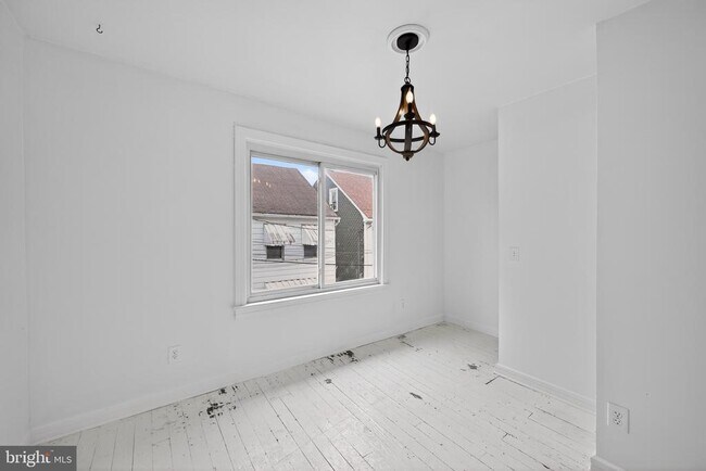 Building Photo - 365 N Prune St