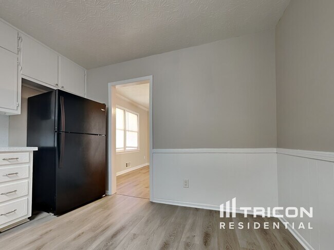Building Photo - 2236 Windsor Dr SW