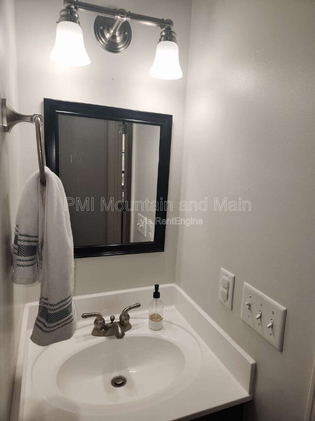 Building Photo - 52 Kirby Rd