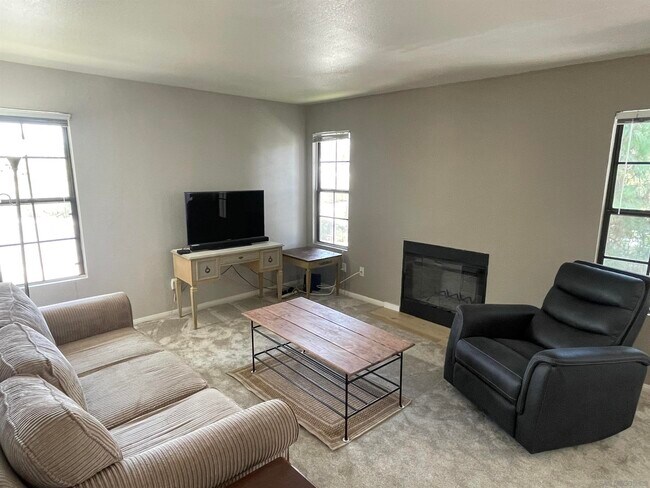 Building Photo - 15078 Avenida Venusto