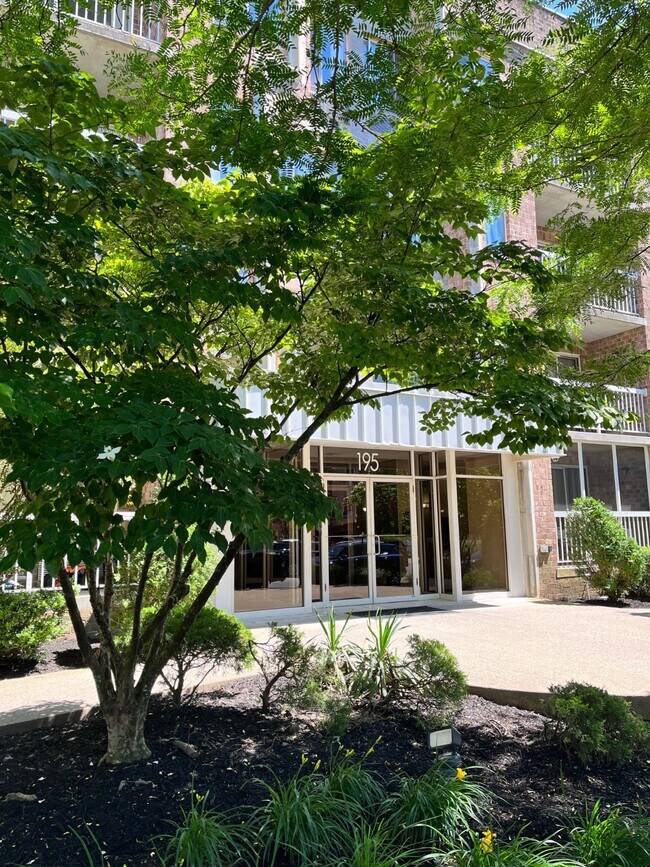 Building Photo - 171 Wellington Ct