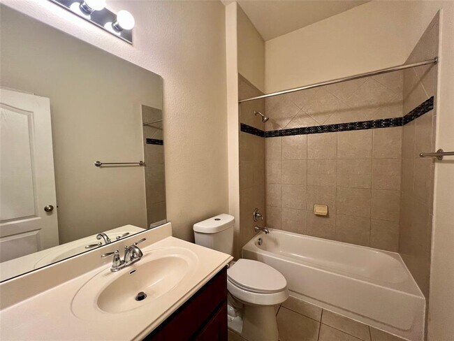 Building Photo - 2644 Hilltop Divide Ln