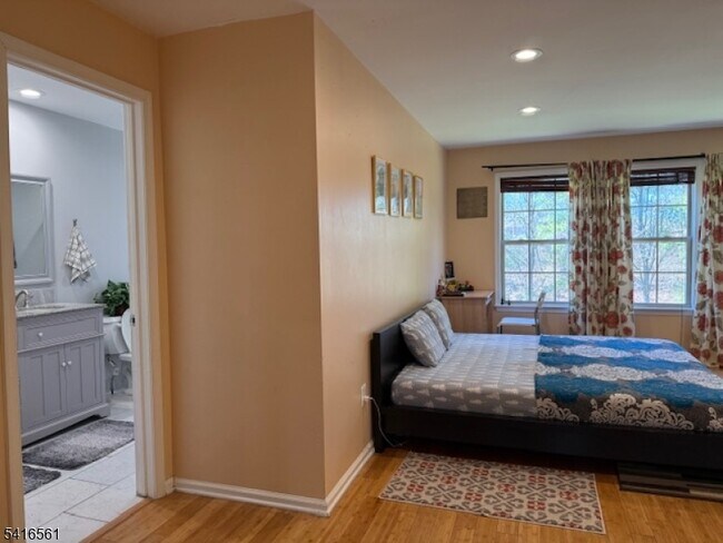 Building Photo - 1704 Bergen Ct