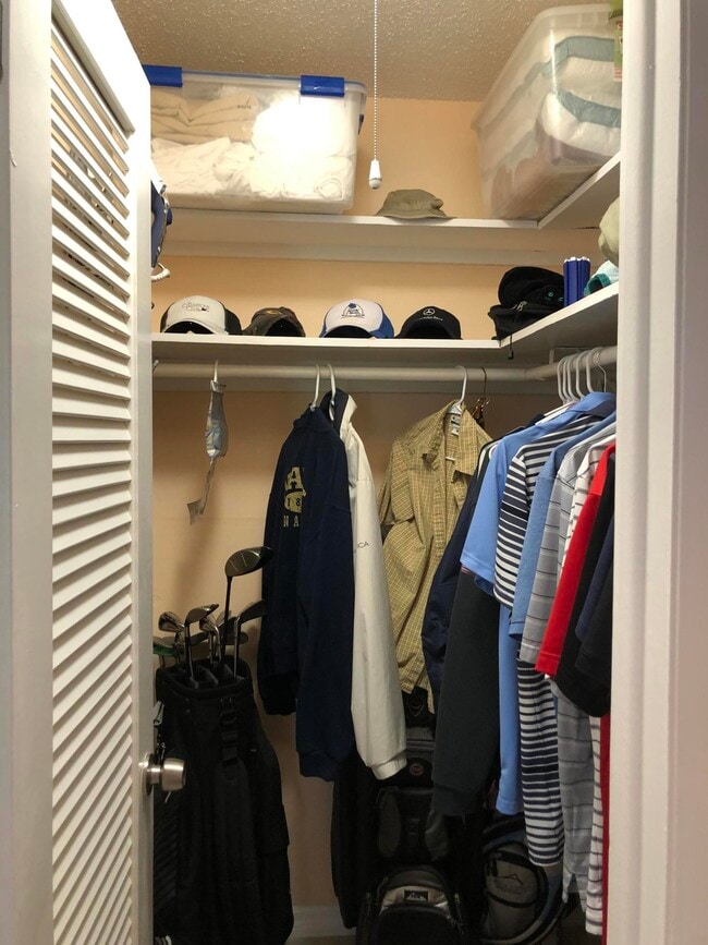 Building Photo - 405 High Point Blvd N