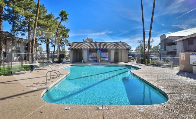 Building Photo - 533 W Guadalupe Rd