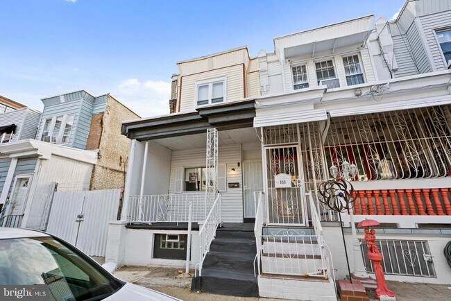 Building Photo - 958 E Russell St