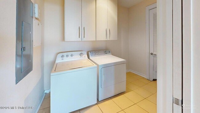 Building Photo - 2060 Beach Blvd