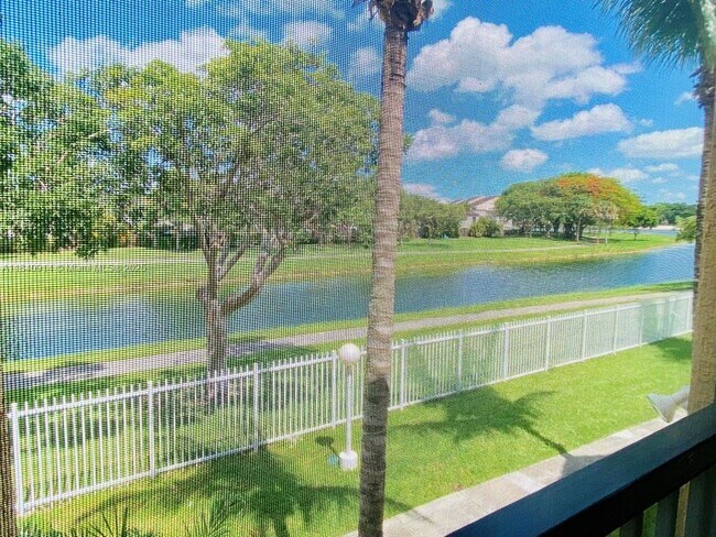 Building Photo - 10581 SW 155th Ct