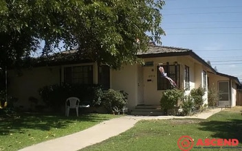 Building Photo - Spacious 4BD/1.5BA Home in Bakersfield's 93308!