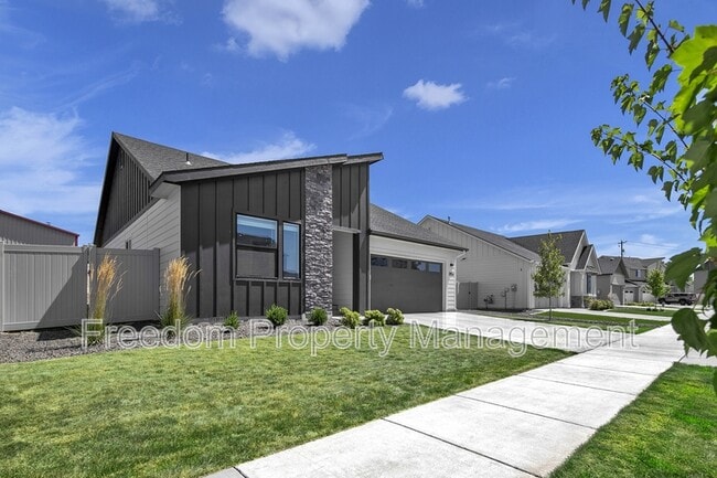 Building Photo - 2934 S Alcamo Wy