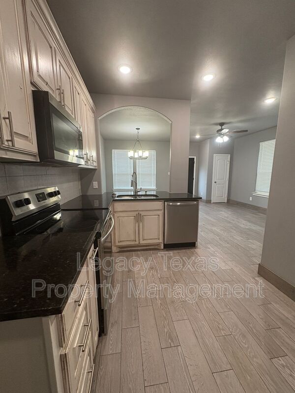 Building Photo - 216 Cleveland St