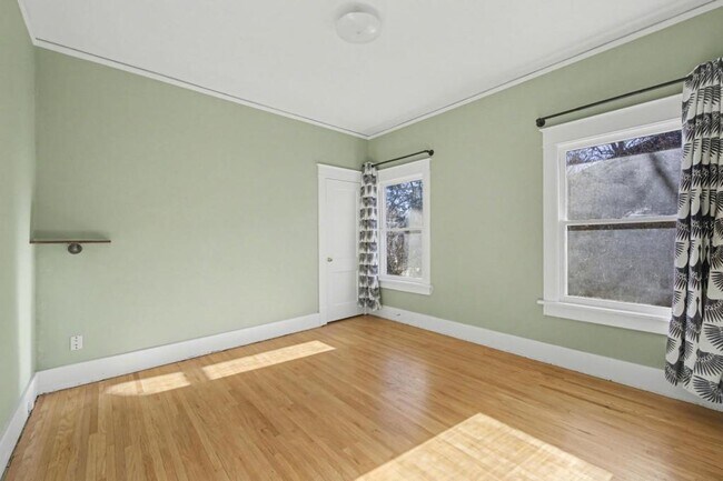 Building Photo - 1846 W 12th Street Rd