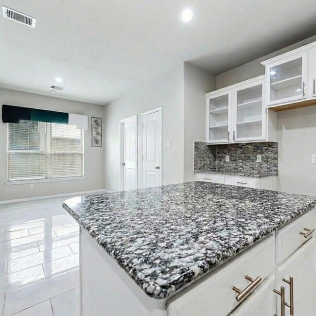 Building Photo - 21388 Timber Lodge Ln