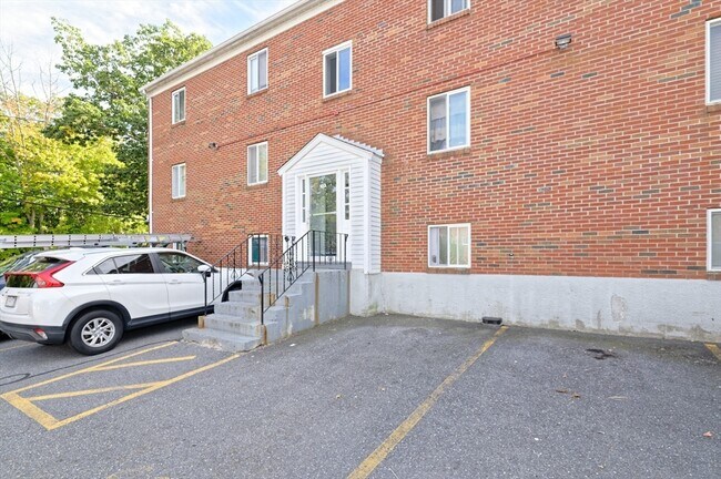 Building Photo - 133 Winthrop St