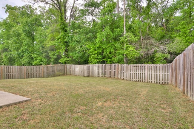 Building Photo - Canterbury Farms 3 Bed 2.5 Bath!