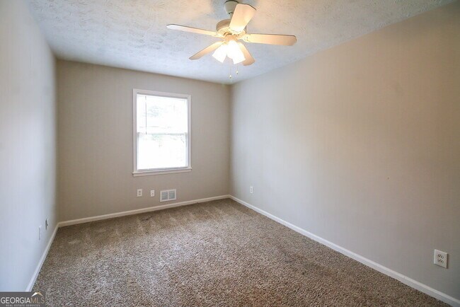 Building Photo - 6183 Fieldcrest Dr