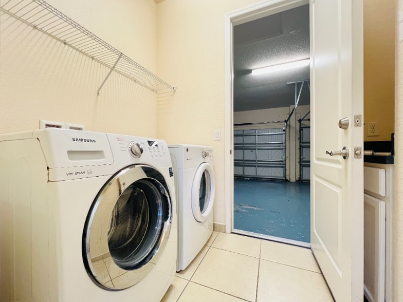 Building Photo - 10441 Stapeley Dr