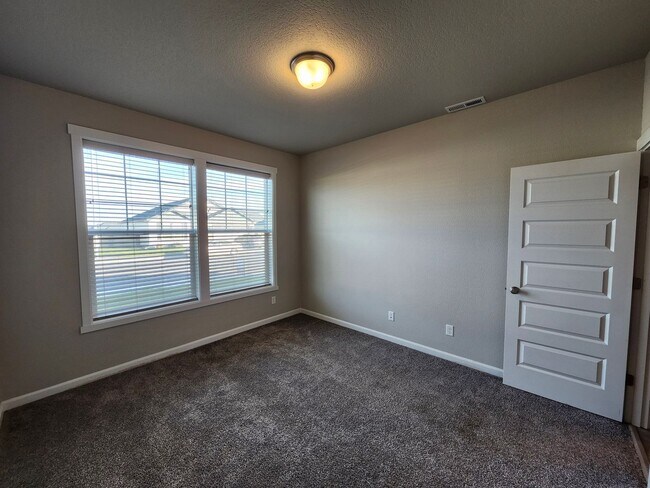 Building Photo - MOVE-IN SPECIAL: 1/2 MONTHS RENT FREE! Like New 3-Bedroom, 2-Bath Home