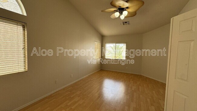 Building Photo - 491 W Ebony Way