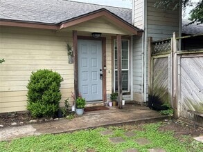 Building Photo - 401 Cypress Ln
