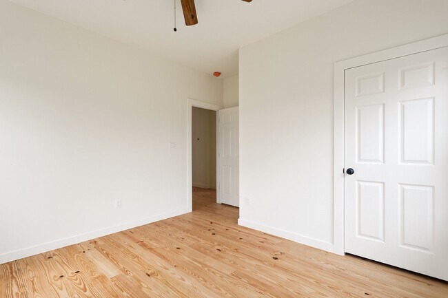 Building Photo - 226 N Dixie St