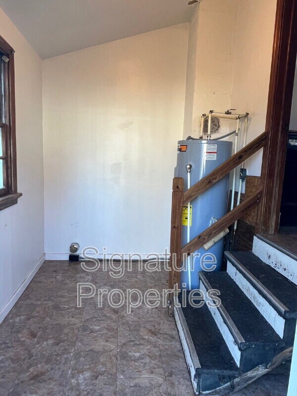 Building Photo - 135 N Oak Ave