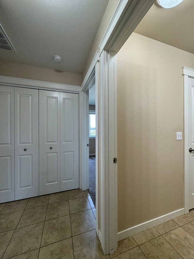 Building Photo - Cambridge Place I - 2241