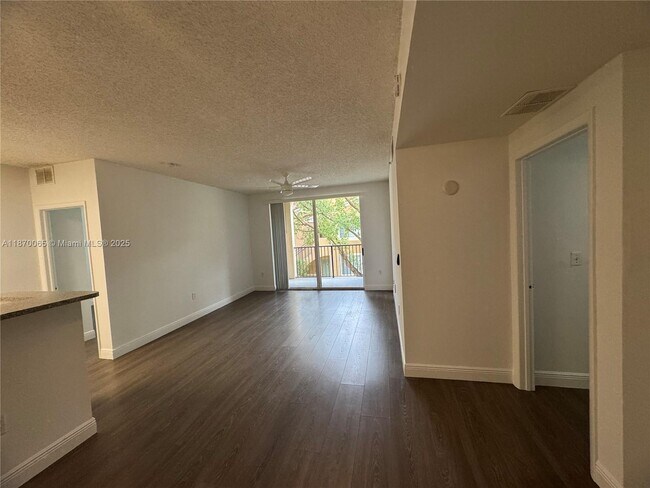 Building Photo - 8020 N Nob Hill Rd