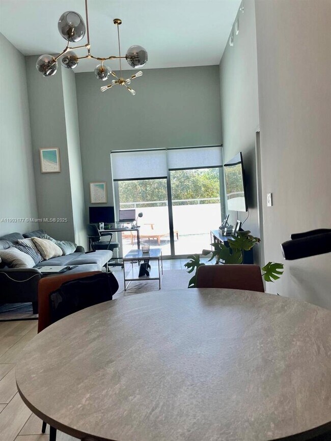 Building Photo - 1600 SW 1st Ave