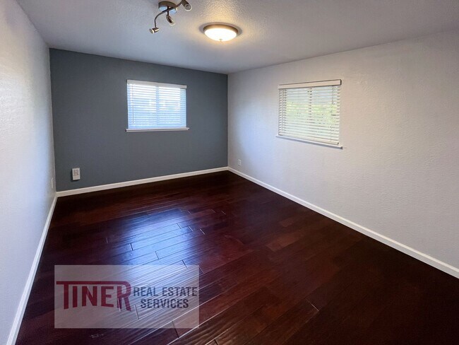 Building Photo - Beautiful Colonial Village Home
