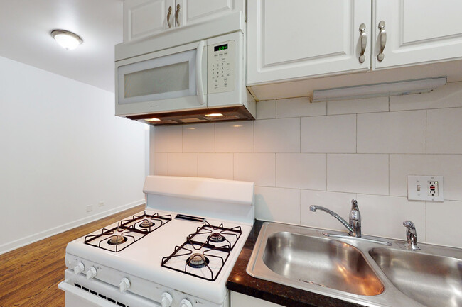 Kitchen - 5222-38 S. Drexel Avenue