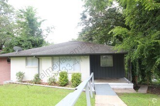 Building Photo - New On The Market!  Better Hurry To See Th...