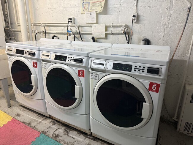 Building Photo - Fairmont Estates