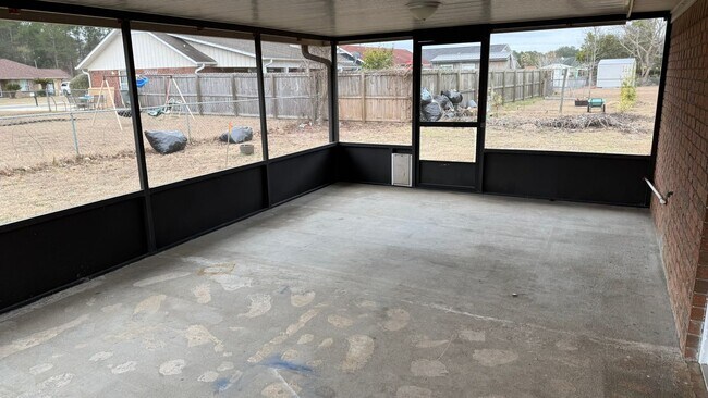 Building Photo - MOVE-IN SPECIAL: 50% OFF 1st FULL MONTH'S RENT!**