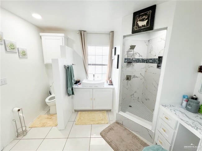 Building Photo - 23 Western Rd