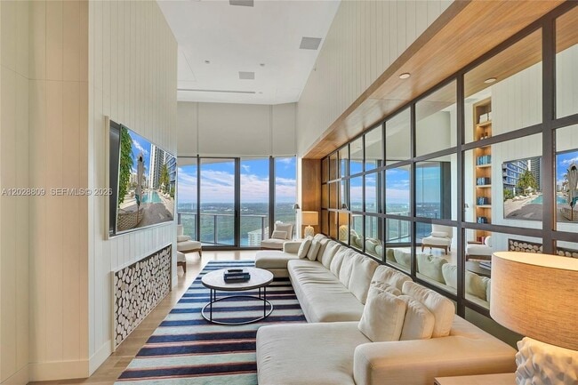 Building Photo - 15701 Collins Ave